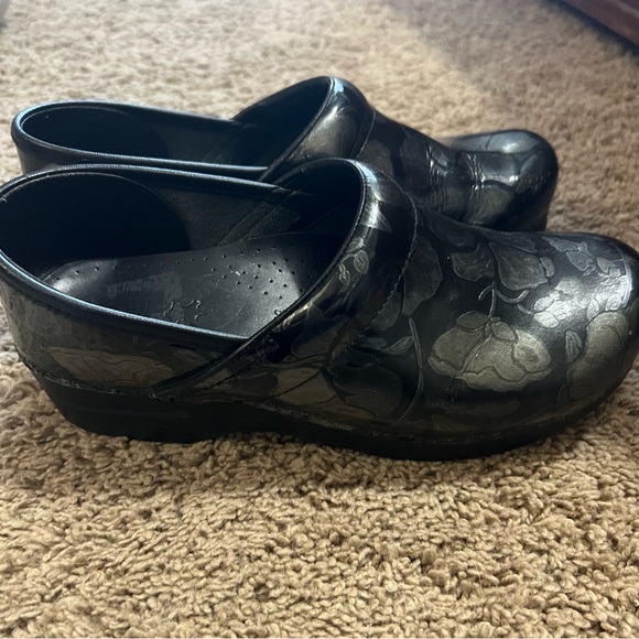 Dansko Clogs- Silver and Black Size 39 (8.5/9) - Picture 4 of 9